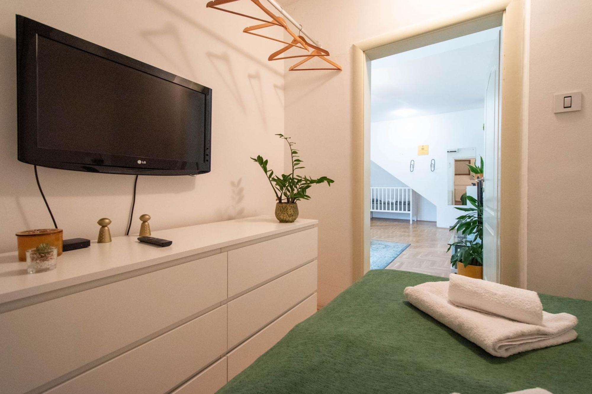 Spacious 1-Bedroom Apartment ノヴィ・サド エクステリア 写真